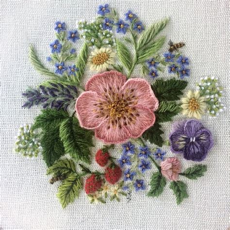Your Guide To Crewel Embroidery Gathered