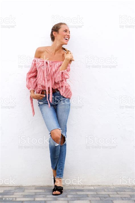 Ganzkörper Junge Frau Lachend Auf Weißen Hintergrund Isoliert Stockfoto Und Mehr Bilder Von