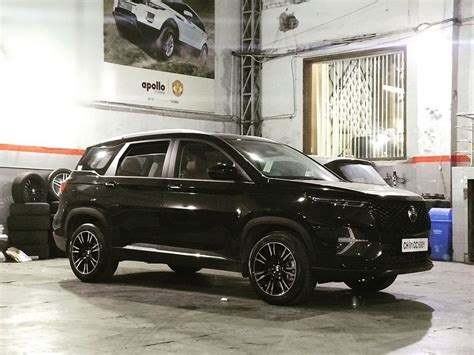 All Black Mg Hector Plus With Aftermarket 18 Inch Rims Looks Swat Ready