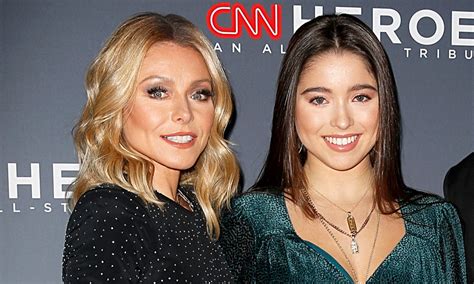 Kelly Ripa Shares Photo Of Daughter Lola 17 Going To Prom