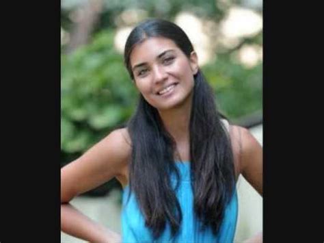 Tuba büyüküstün zaatari mülteci kampında suriyeli mülteci çocukları ziyaret etti. Tuba Buyukustun - (Turkish Actress) Asi - YouTube