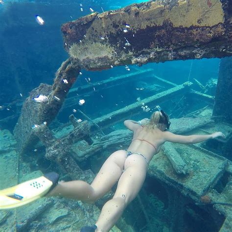 Woman Squirts Underwater Xxx Porn