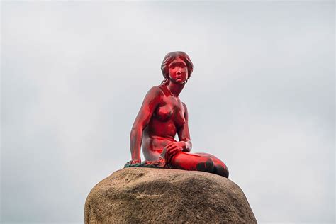 Little Mermaid Smeared In Red In Protest Against Whaling In