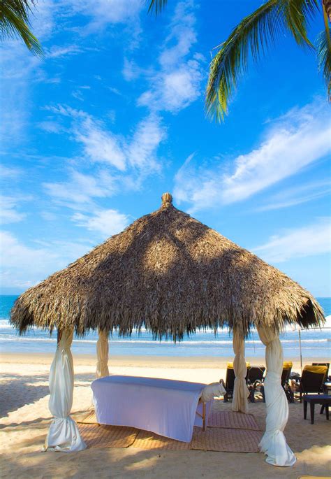 relax with a beach massage relájate con un masaje en la playa spa pool menorca relax