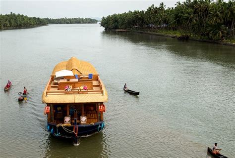 Payyanur Valiyaparamba Backwaters Kannur Timings Boating Best