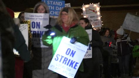 teachers in north suburban grayslake to strike thursday after failing to reach deal with