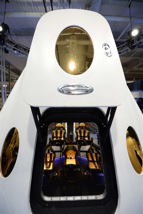 Spacex Unveils Sleek New Spaceship