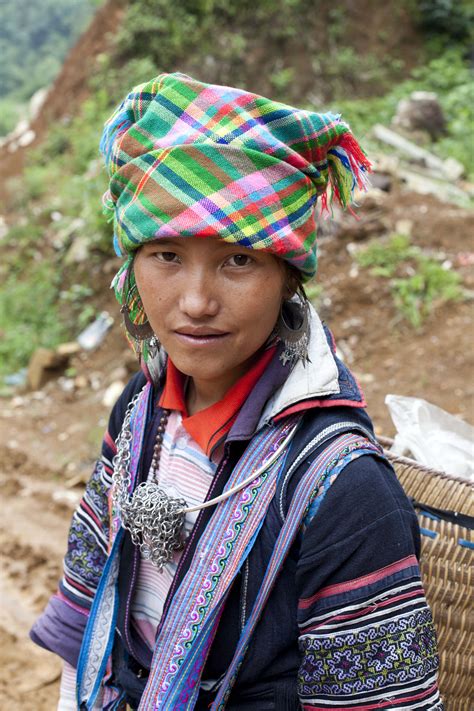 ActiveTravels | get up & go! - The Hmong Women: Lessons in Sales, Sapa, Vietnam