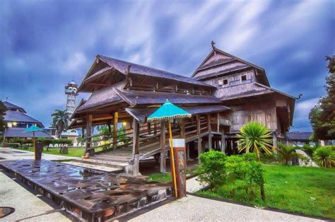 Rumah Adat NTB Dalam Loka