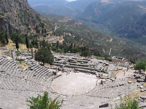 La favola della botte: Delfi - Il santuario dei Greci
