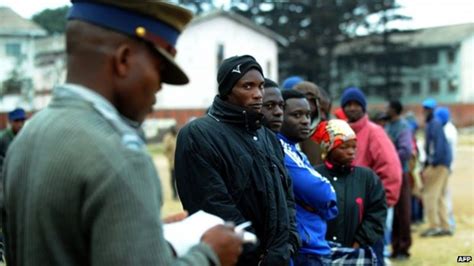 Zimbabwe Election Queuing Voters Given More Time Bbc News