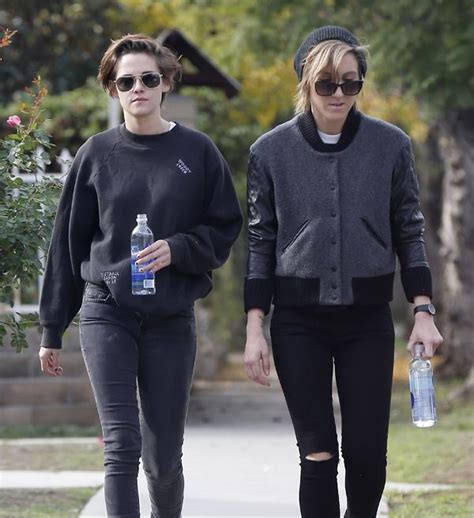 Is Kristen Stewart A Lesbian See Photos Of The Actress Kissing Her Rumored Girlfriend Alicia