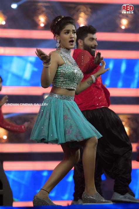Check out the latest pictures, photos and images of iyyappan subramaniyan. Saniya Iyyappan Dance At Red Fm Music Awards 2019 16