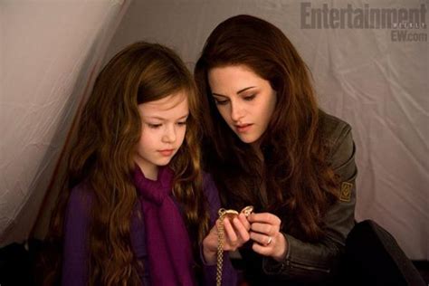 Exclusive New Twilight Saga Breaking Dawn Part Photo Of Bella And Renesmee Released