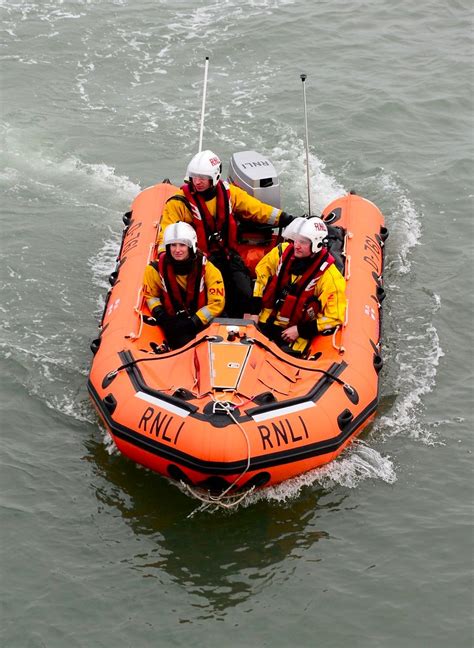 Practice Launch 1 The Rnli D Class Inshore Lifeboat D Flickr