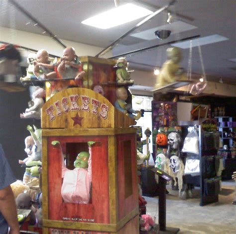 Spirit Halloween Stores, Spirit Halloween Super Stores, Spirit Santee