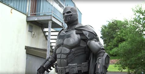 Batman Cosplay Suit Sets World Record With 23 Gadgets Rolling Stone