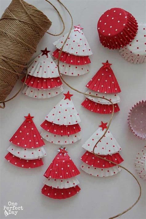 35+ Creative DIY Christmas Decorations You Can Make In Under An Hour