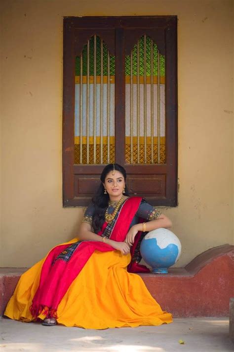South Indian Tv Anchor Srimukhi Photoshoot In Lehenga Voni5 Actress