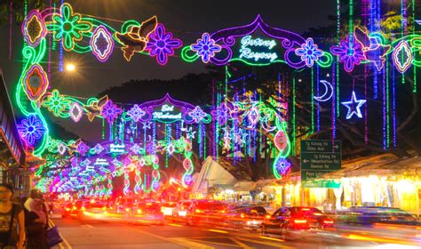 It is a day off for the general population, and schools and most businesses are closed. Hari Raya Puasa 2016 in Singapore: Photos and pictures ...