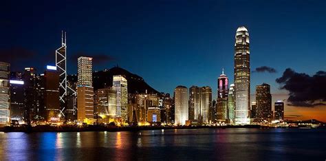 Temperatures are frequently in the 20s: Hong Kong Skyline