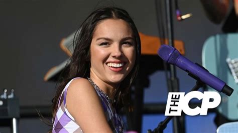 Olivia Rodrigo Sings Fck You To Supreme Court Justices At