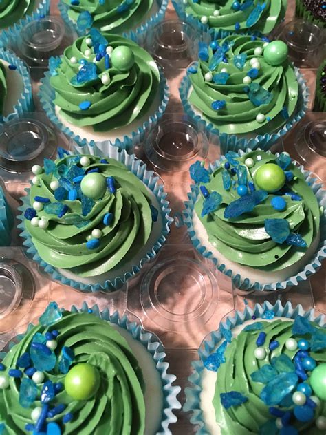 Green And Blue Cupcakes Blue Cupcakes Desserts Bakers