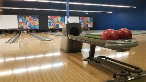 Bowling Alley Pins N Strikes Reviews And Photos 3443 Laguna Blvd