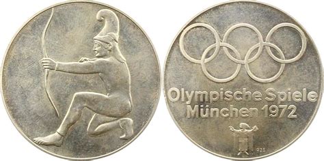 Neu war, dass die ständer mit dem korb außerhalb des spielfeldes standen. Silbermedaille Olympische Spiele München 1972 Vorzüglich ...