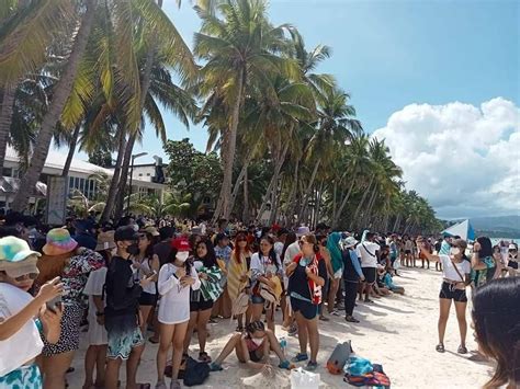 Tourists Arrivals In Boracay Unexpectedly Exceeded Limit Set By National Government Mayor