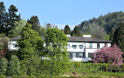 Opprinnelig navn er skogheimr, 'skoggården'. Skaugum : la résidence d'Haakon et Mette-Marit de Norvège ...