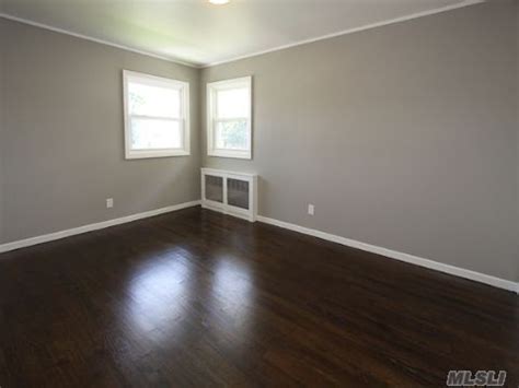 We did not find results for: gray+walls+and+dark+wood+floor | Grey walls+white molding ...