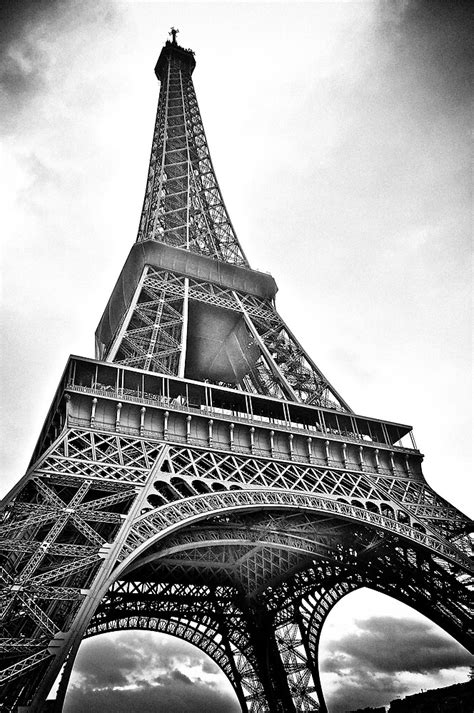 Eiffel Tower In Black And White By Shutter And Smile