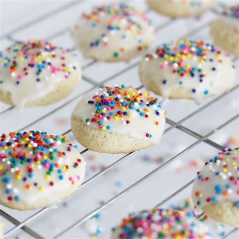 3 eggs, 4 teaspoons baking powder, 2 teaspoons anise extract, 3/4 cup sugar, 4 cups flour, 3/4 cup vegetable oil, and 1/2 cup milk. Best Anise Cookie Recipe - italian anise cookies - My family always served these cookies at ...