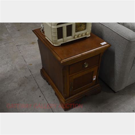 Broyhill End Table Gateway Gallery Auction