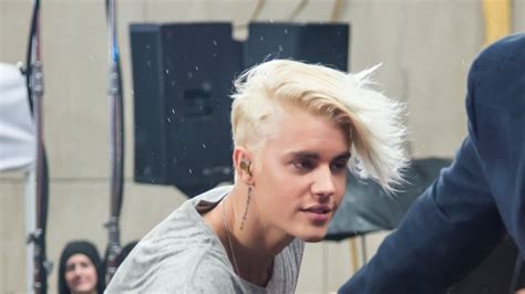 Justin Bieber Debuts Platinum Blonde Hair On Us Television