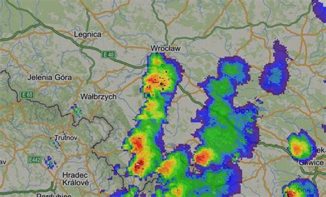 Ciężkie chmury burzowe przysłoniły już niebo nad północną częścią stolicy. Burza znów we Wrocławiu. Jest ostrzeżenie [OSTRZEŻENIE ...