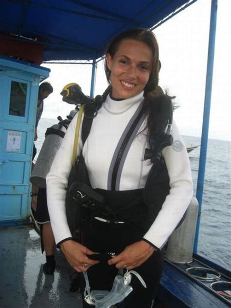 Hot Girls Scuba Diving Pics