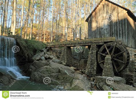Grist Mill Pond Behind The Scenes Waterfall Royalty Free Stock Image