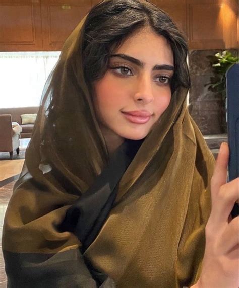 Saudi Girl 🇸🇦🇸🇦 Arabian Women Arab Beauty Fashion Photography Poses