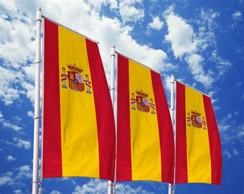 Für reisende, die aus dem ausland auf die balearen reisen, gelten die oben dargestellten einreisebestimmungen für spanien. Spanien Flagge online günstig kaufen - Premium Qualität