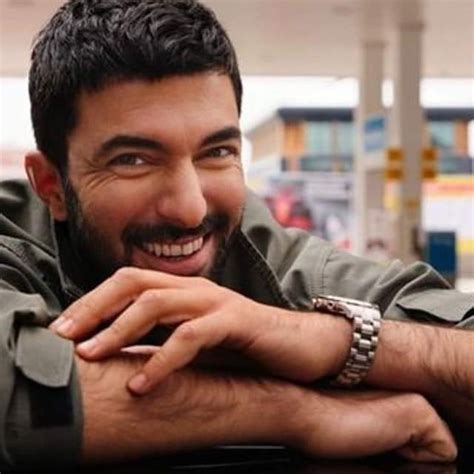 Engin Akyurek France On Instagram “impossible De Ne Pas Laimer Cet Homme Au Sourire Pétillant