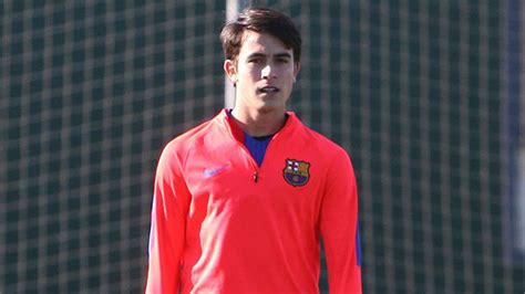 Eric garcía martret (born 9 january 2001) is a spanish professional footballer who plays as a centre back for premier league club manchester city and the spain national team. Who is Manchester City-bound defender Eric Garcia?