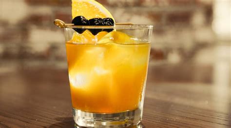 154 calories if you don't like to drink your bourbon straight, request an old fashioned at the bar. Pin by ciao ♥ bella on Nutrition Tips | Low calorie drink recipes, Cocktail recipes, Holiday ...