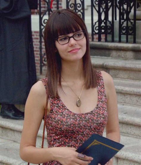 Victoria Justice As A `nerdy` Girl Rcelebs