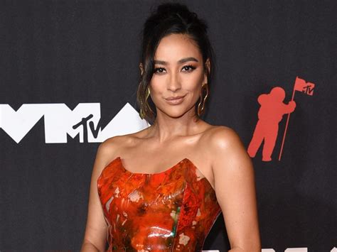 Shay Mitchell Says She Uses 6 Beauty Masks And 24 Karat Boob Patches To