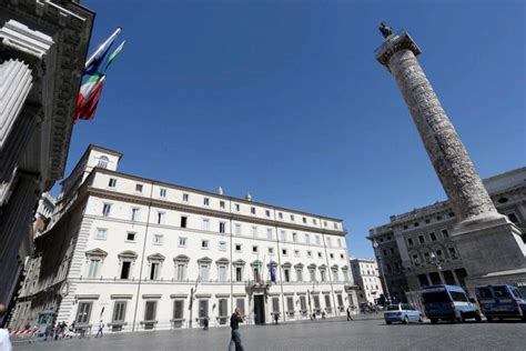 Nota Di Palazzo Chigi Giorgia Meloni Va Chiamata Il Signor Presidente