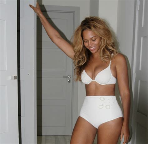 Heres What Beyonces Thighs Look Like Without A Photoshopped Thigh Gap