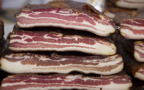 Follow this easy recipe for making bacon at home and save money at the grocery store. Making Bacon at Home [Homemade Bacon Recipe ...