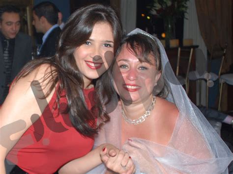 الموقع العربي الاول لتحميل و مشاهدة الافلام, المسلسلات, الالعاب, البرامج و التطبيقات, البرامج التلفزيونية, المسرحيات, المصارعة, الرياضة, بروابط تحميل و مشاهدة مباشرة. شوف ياسمين عبد العزيز متصورة مع مين ومين ومين؟؟ مفاجأة ...